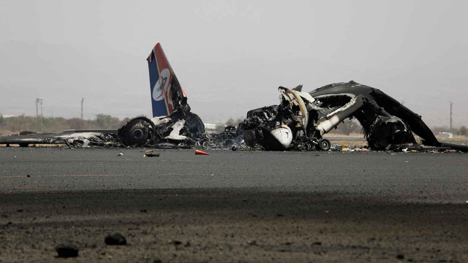 الحكومة اليمنية تتهم الحوثيين بتعمّد تدمير أسطول الطائرات في صنعاء