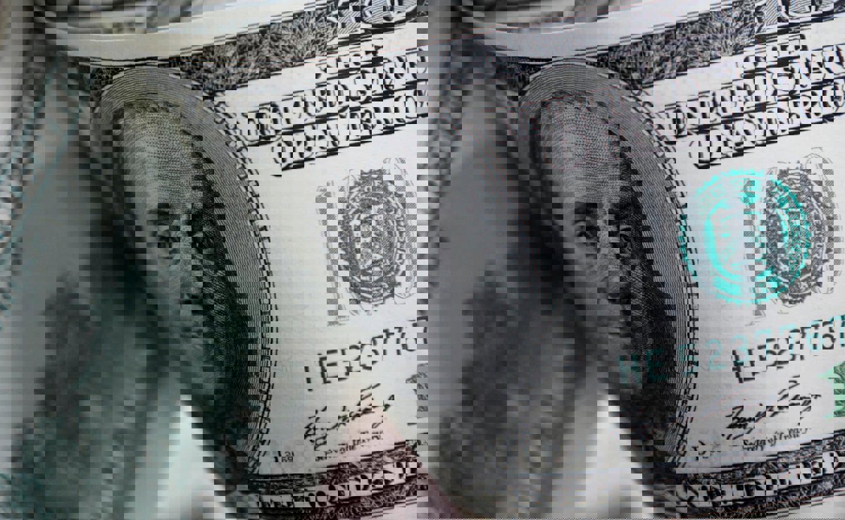 هل ينقذ الاستغناء عن الدولار الأمريكي اقتصادي روسيا وإيران؟