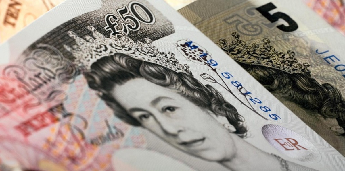 الإسترليني يهبط لأدنى مستوى في شهرين أمام الدولار الأمريكي