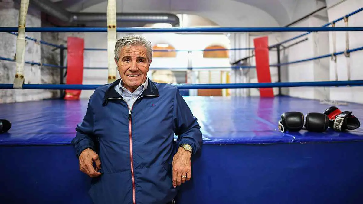 وفاة بطل الملاكمة الإيطالي الأولمبي بنفينوتي عن 87 عاما