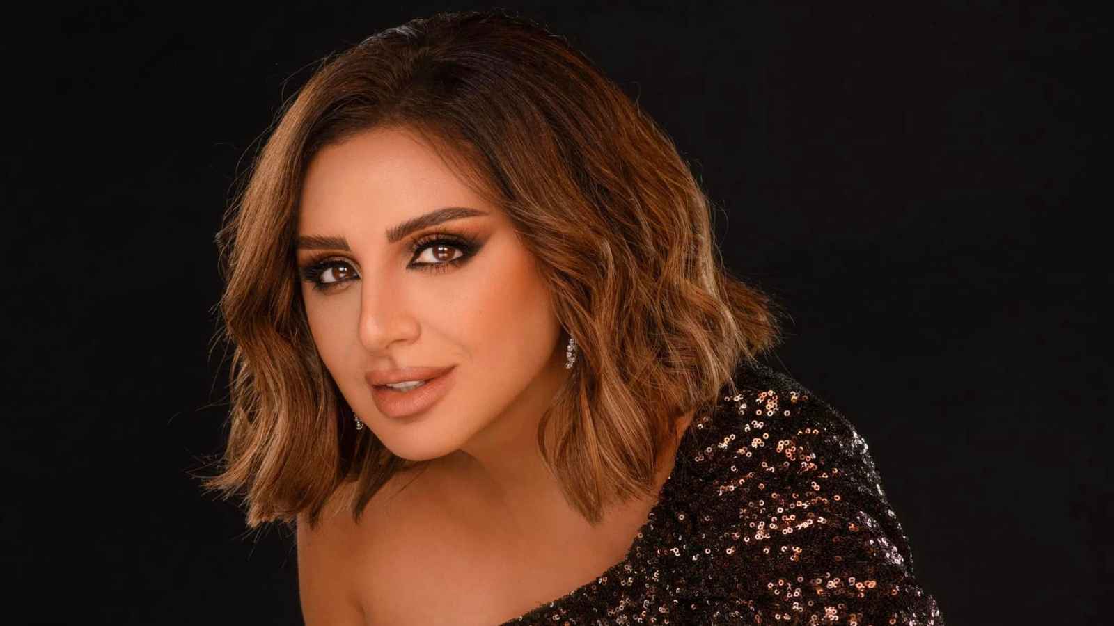 "صوت مصر".. أنغام تحسم جدل مقارنتها بشيرين