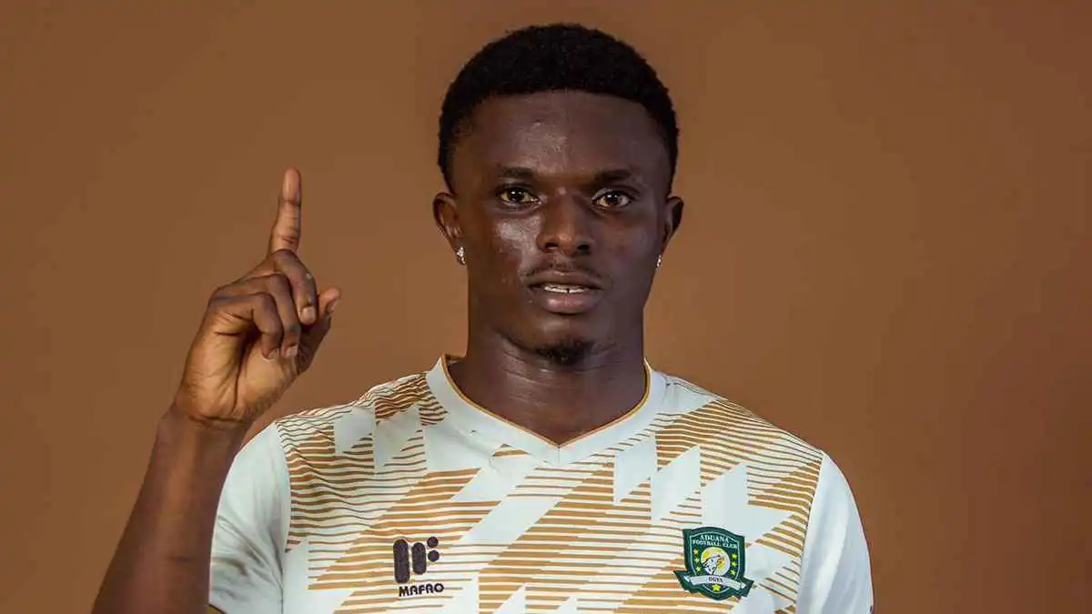 مقتل لاعب غاني في هجوم مسلح على حافلة فريقه