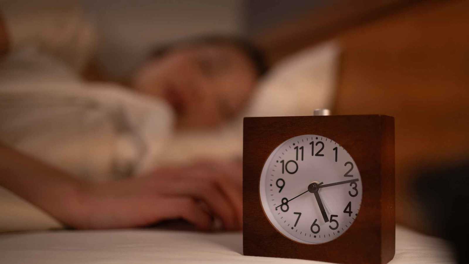 "نقطة اللاعودة".. كيف يندفع الدماغ نحو النوم فجأة؟