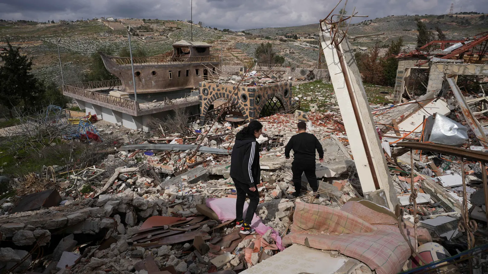 غارات وتهديدات.. ماذا وراء التحركات الإسرائيلية على الحدود اللبنانية؟