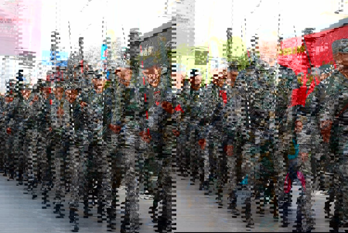 "إياكم ومواقع التواصل".. الجيش الصيني يوجه تحذيرا نادرا لمنتسبيه