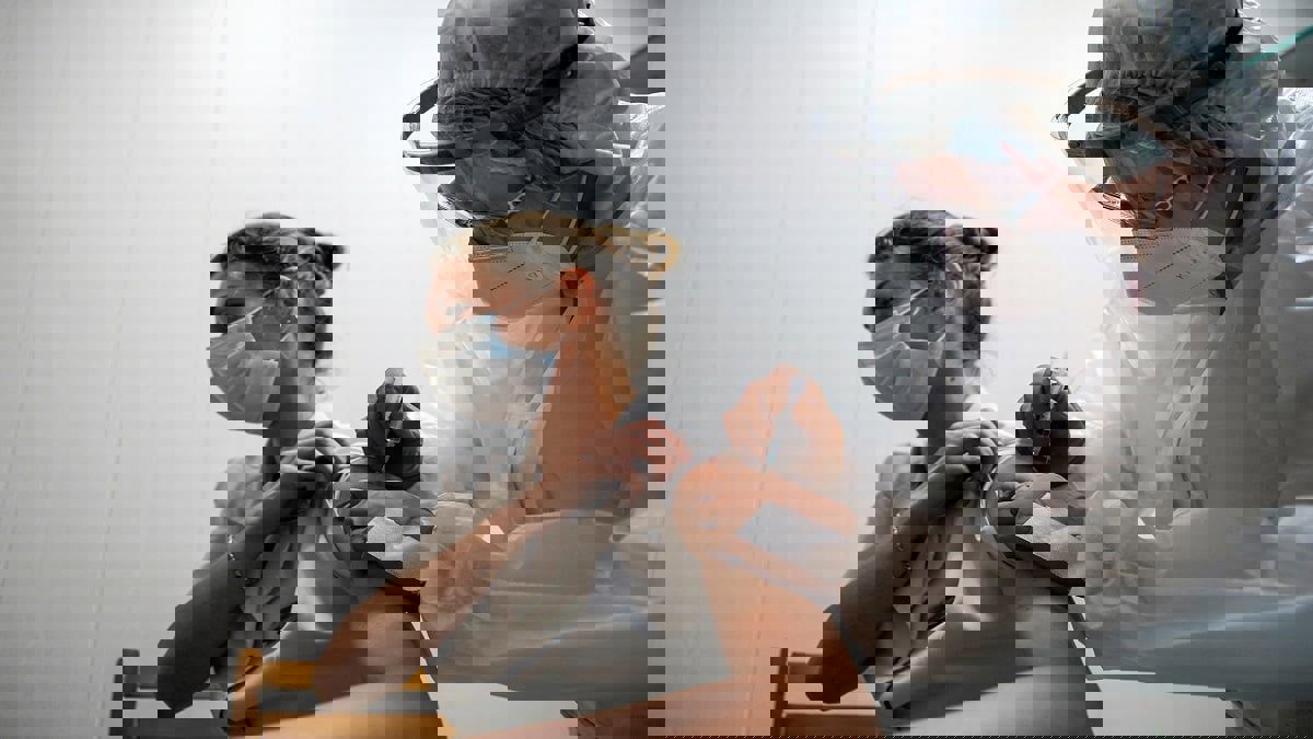 انطلاق أول حملة تطعيم جماعية ضد كورونا في روسيا