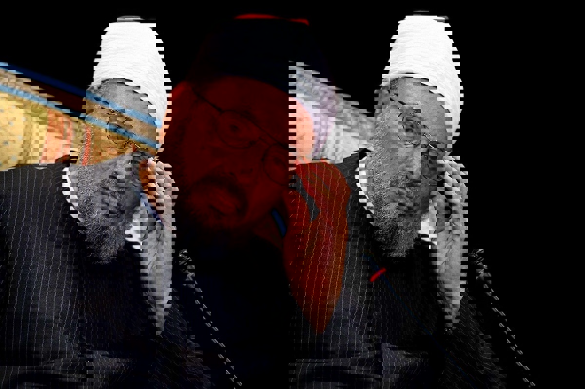 علماء الأزهر يستنكرون هجوم القرضاوي على أحمد الطيب