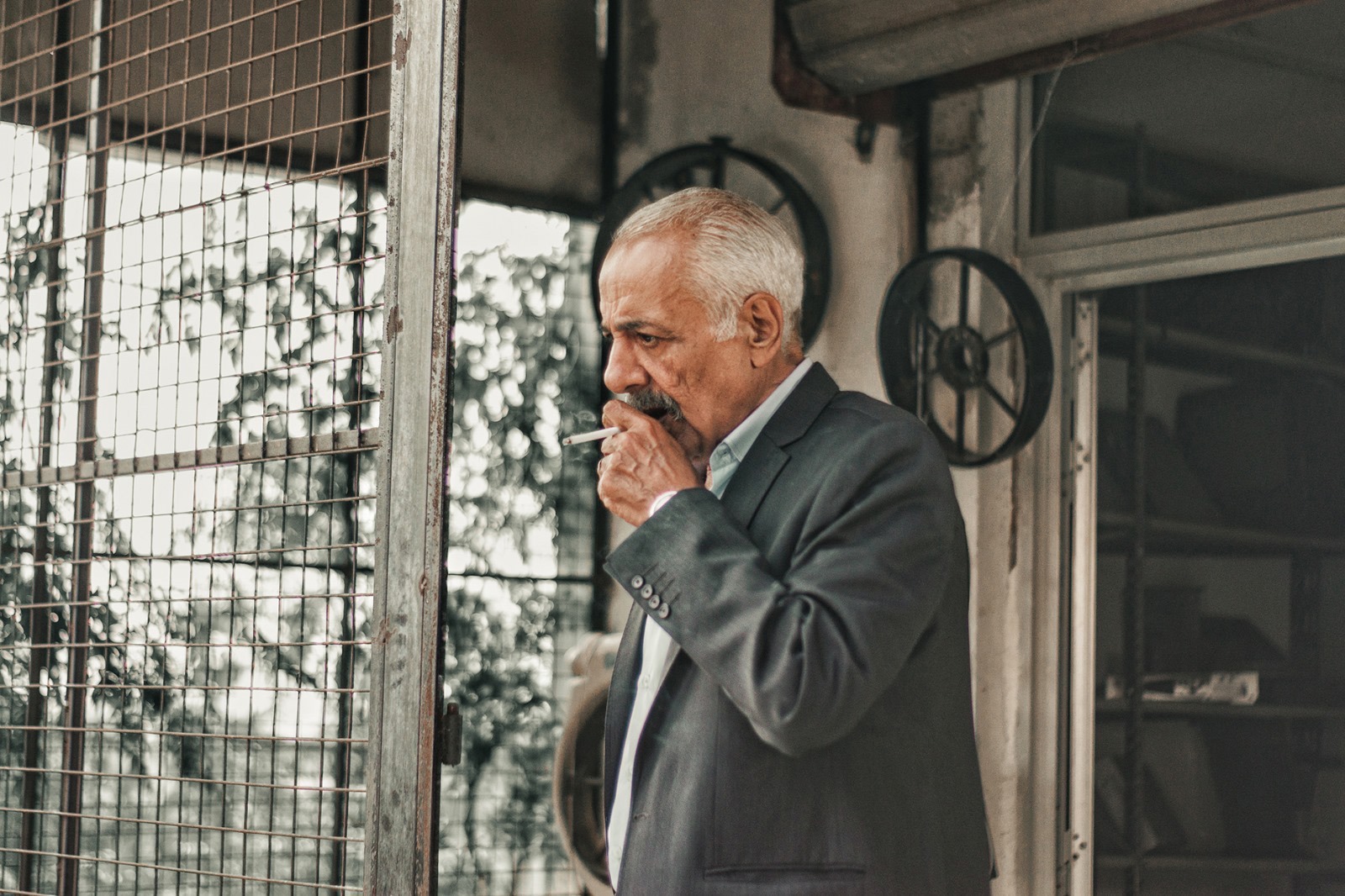 أيمن زيدان: الفن والسياسة "عدوّان"