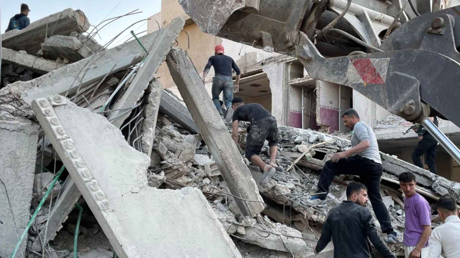 بينهم 3 نساء وطفلة.. ارتفاع حصيلة قتلى انفجار اللاذقية