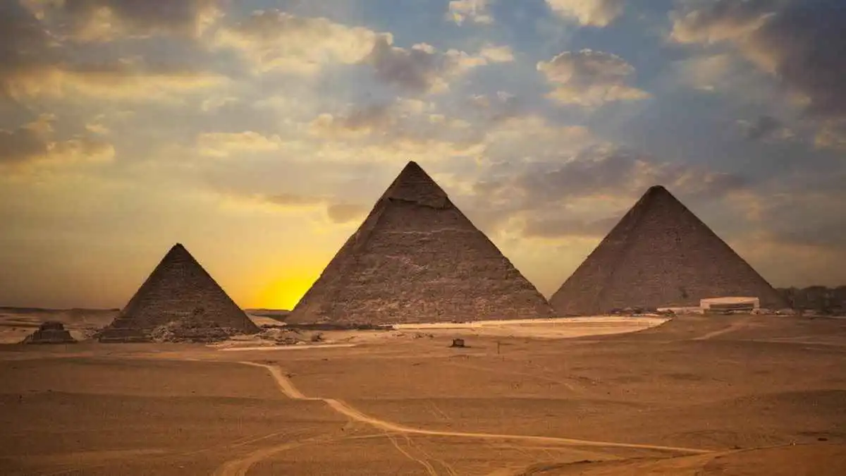 طائرات ومدينة تحت الأهرامات.. أبرز الظواهر الغامضة في 2025 (صور)