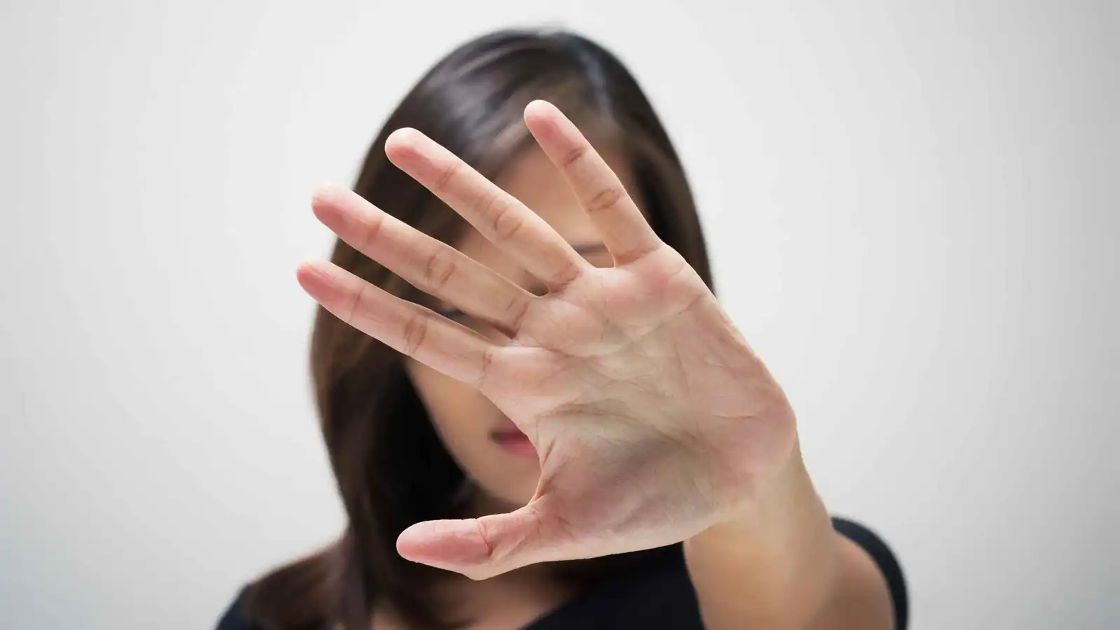 كيف تتوقف عن إرضاء الآخرين وتضع نفسك أولًا؟