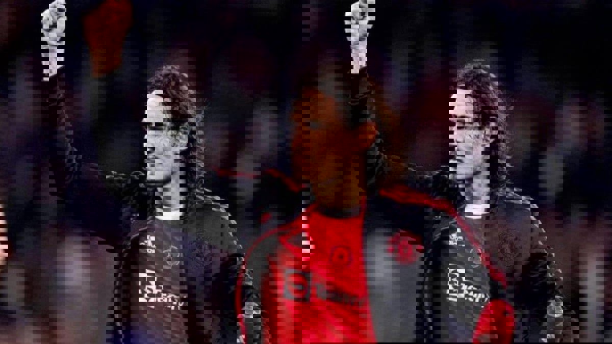 سبورت: برشلونة يتوصل لاتفاق مع كافاني لمدة موسم ونصف