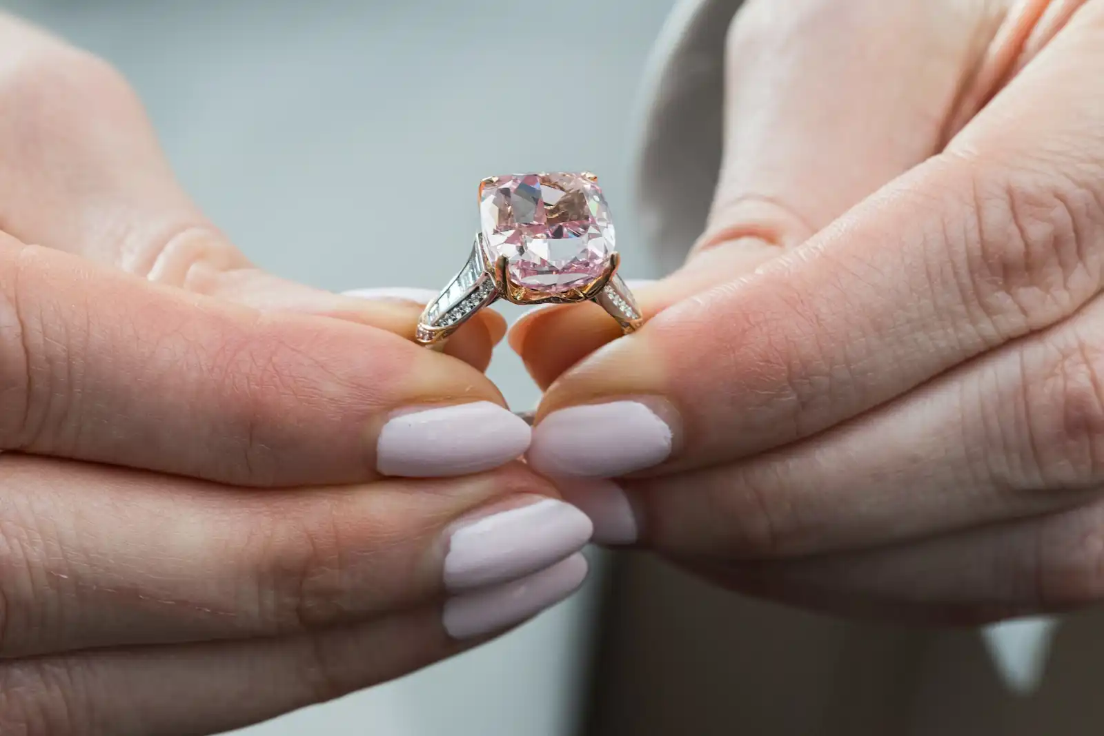 ذي غلوينغ روز