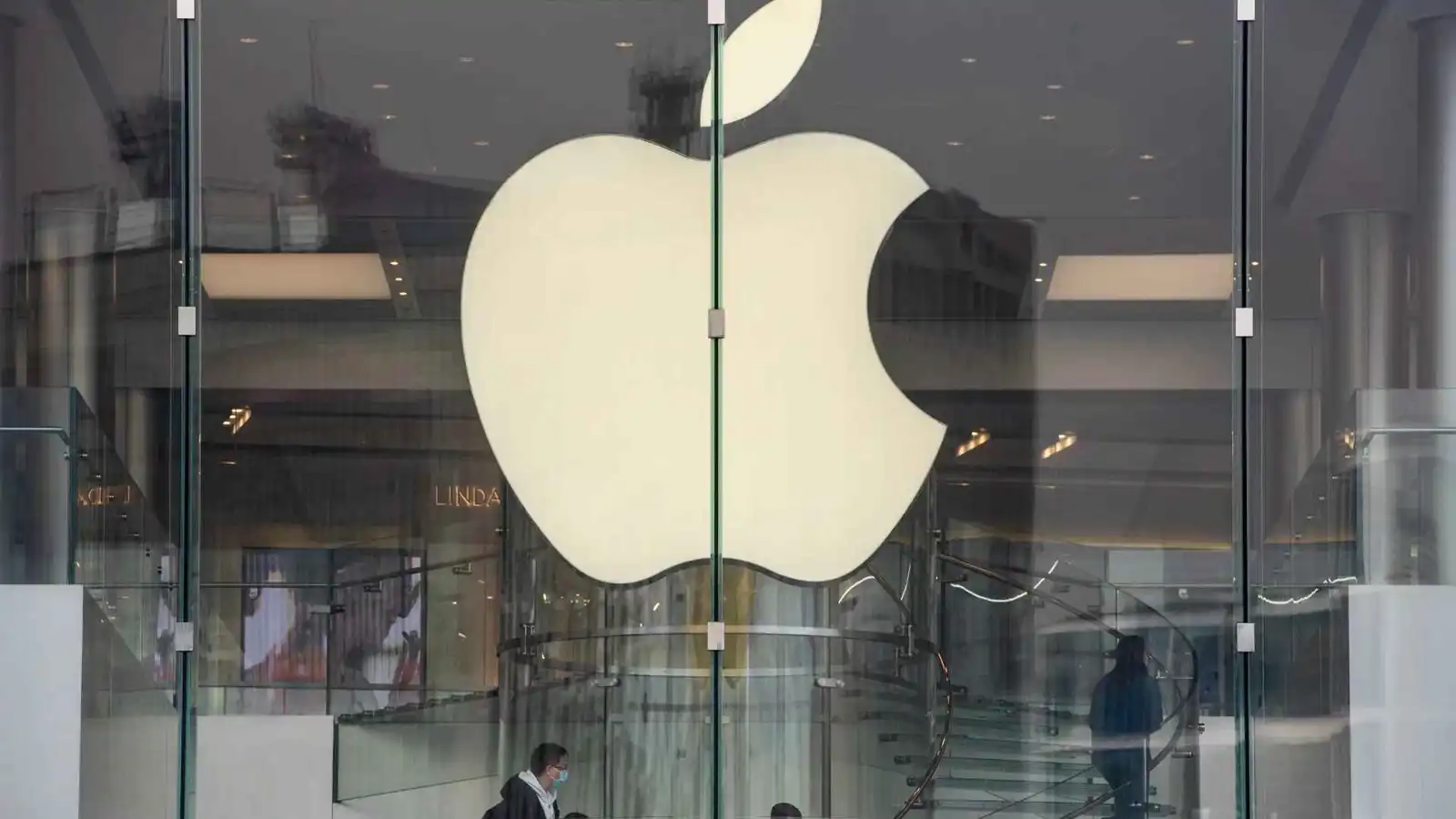 أبل تطور دبوساً ذكياً يتصل بآيفون ويعمل بنظام "جيميني"