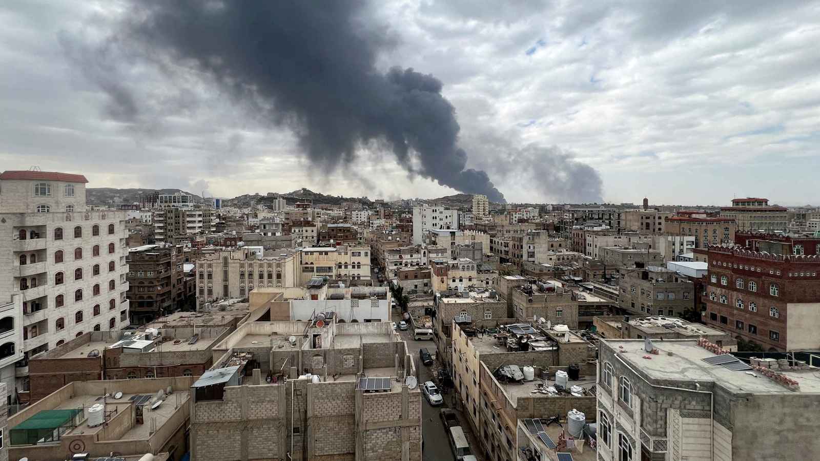 مصادر: انفجارات صنعاء سجلت عشرات القتلى والجرحى وسط تكتّم الحوثيين