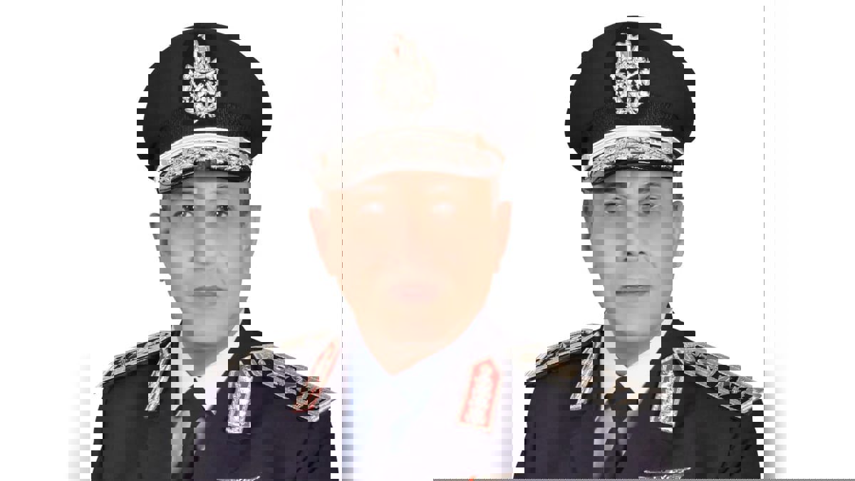 موقف مفاجئ من وزير الطيران المصري تجاه راكب أتلفت حقيبته