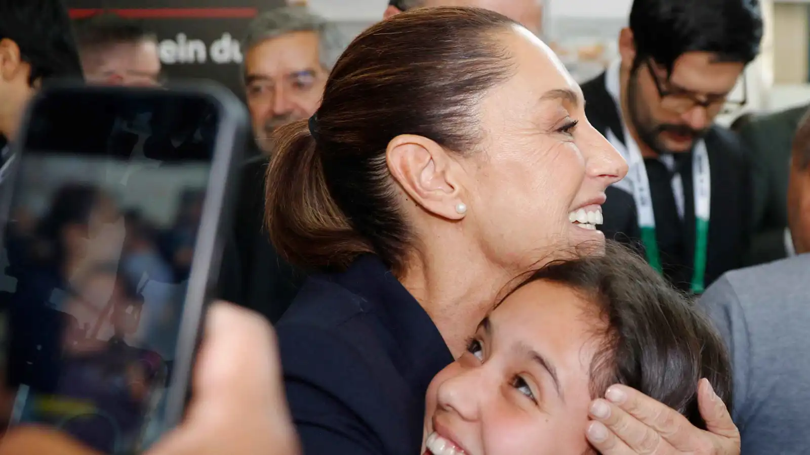 قرارات استثنائية وأرقام صادمة.. رئيسة المكسيك تعلن بدء الحرب على الكارتيلات