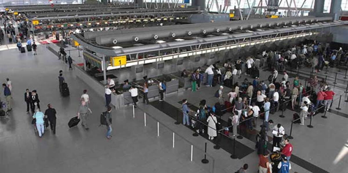 عمال المطارات في الولايات المتحدة يضربون عن العمل الليلة