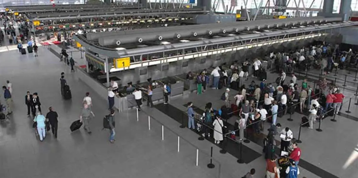 عمال المطارات في الولايات المتحدة يضربون عن العمل الليلة