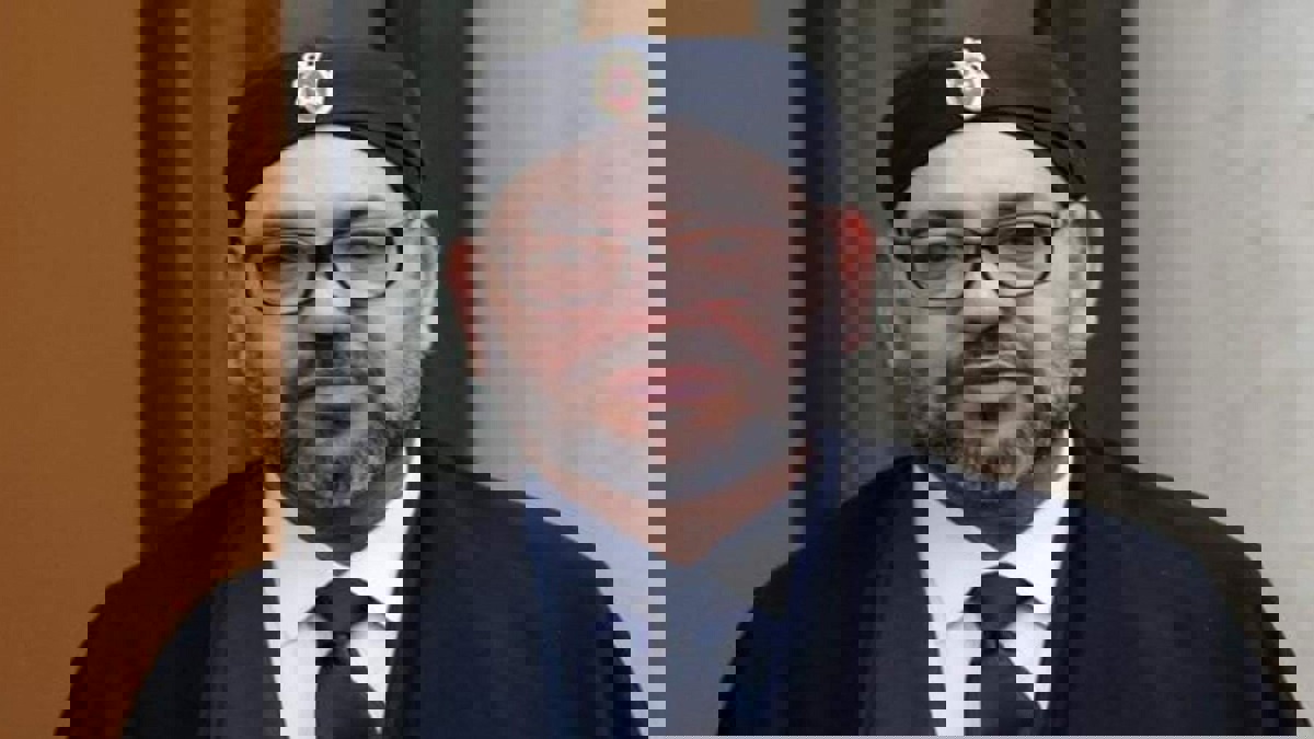 هل أجبر "كورونا" العاهل المغربي على تغيير بروتوكول رسمي؟ (فيديو)