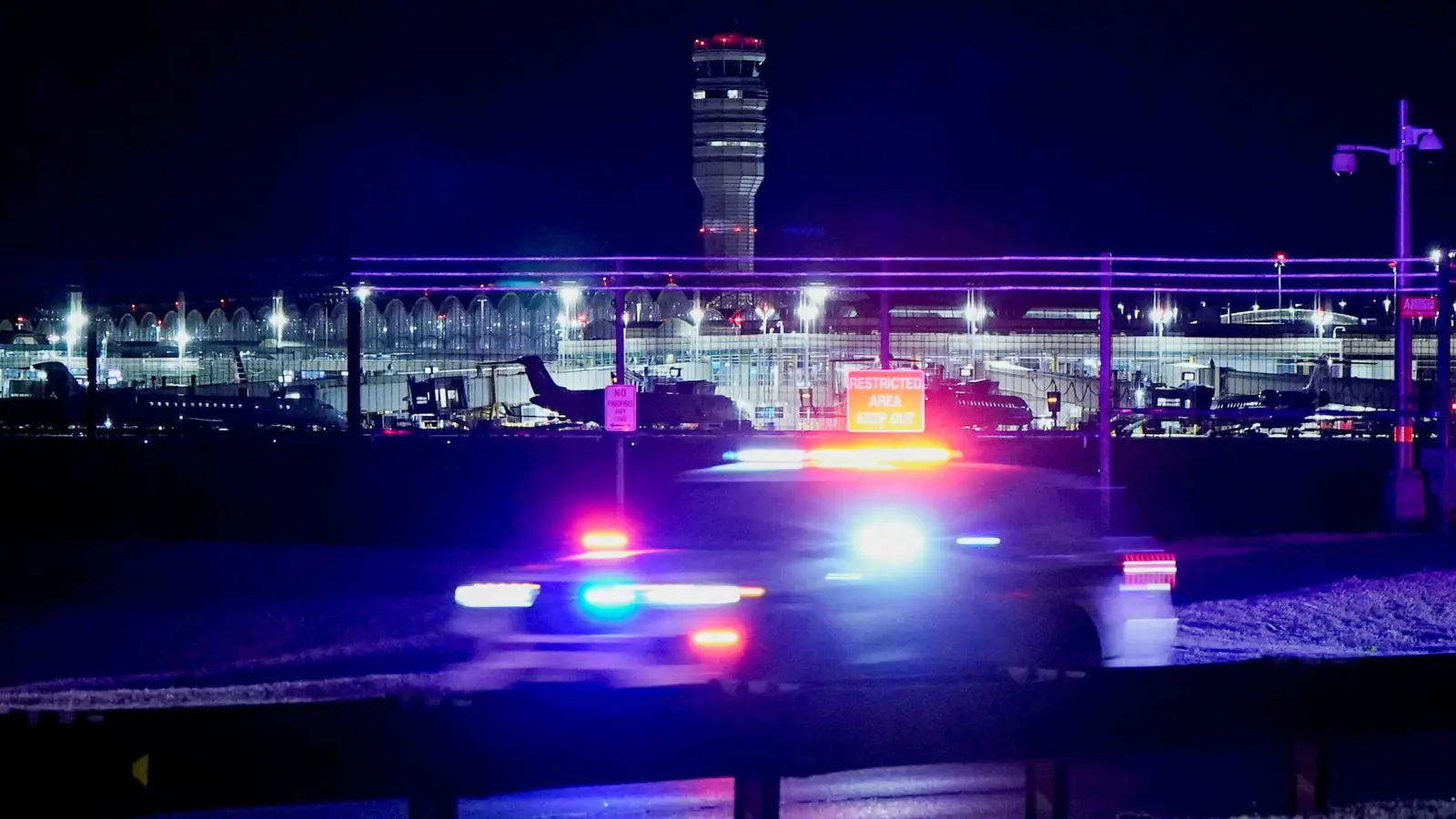 شلّ مطار ريغن.. قتلى في حادث سقوط طائرة أمريكية بنهر بوتوماك (فيديو)