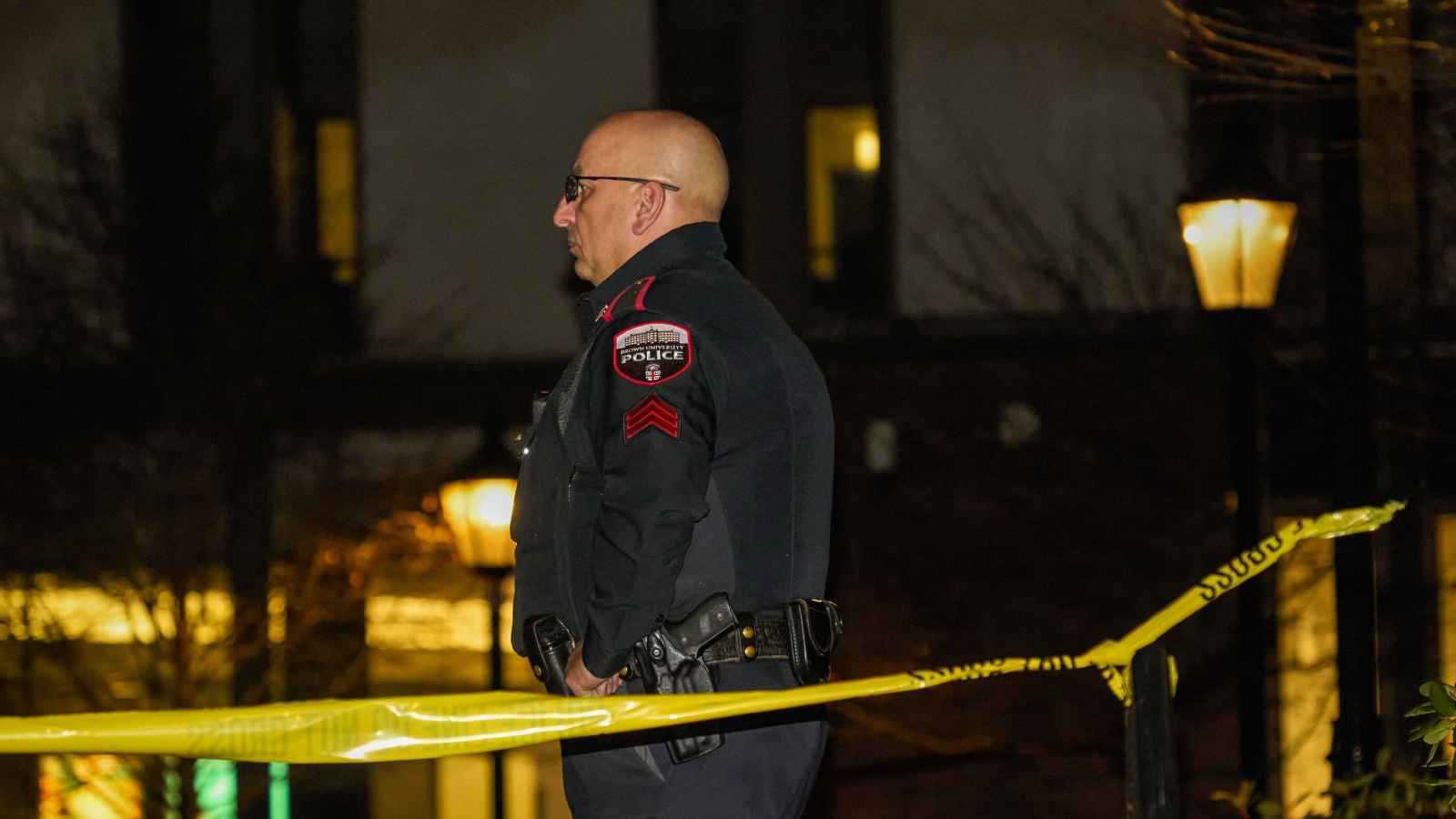 شرطي في موقع إطلاق النار داخل جامعة براون الأمريكية