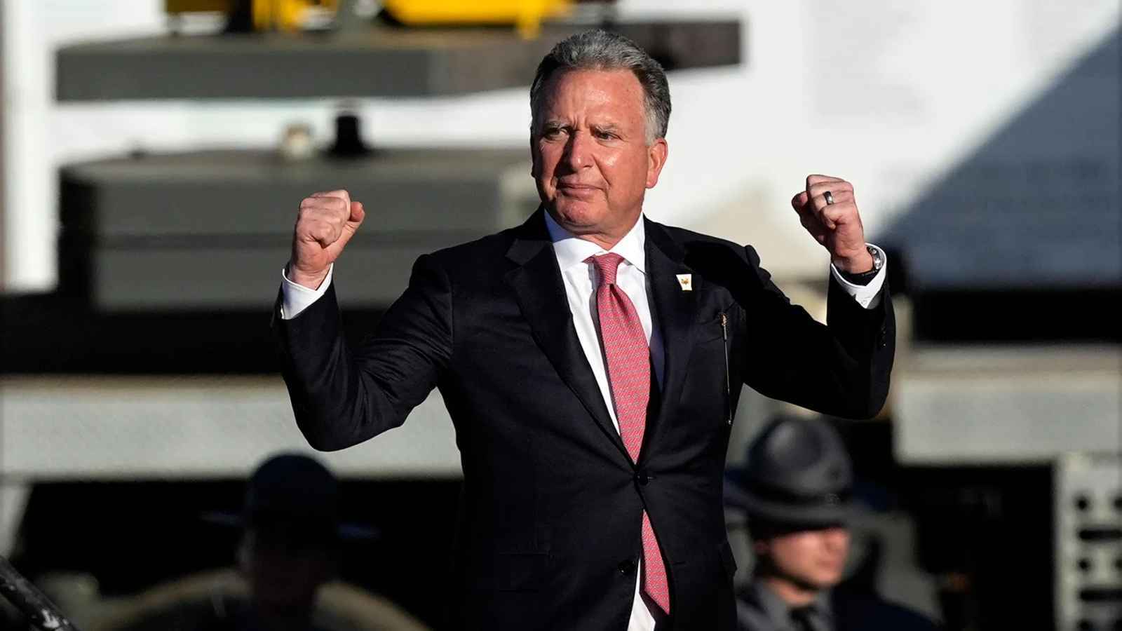 بعد تراجع زيلينسكي.. اتفاق أمريكي أوكراني مرتقب حول المعادن