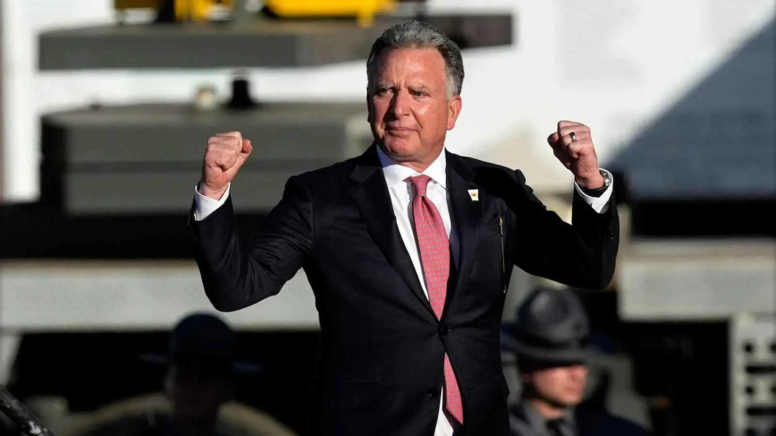 بعد تراجع زيلينسكي.. اتفاق أمريكي أوكراني مرتقب حول المعادن