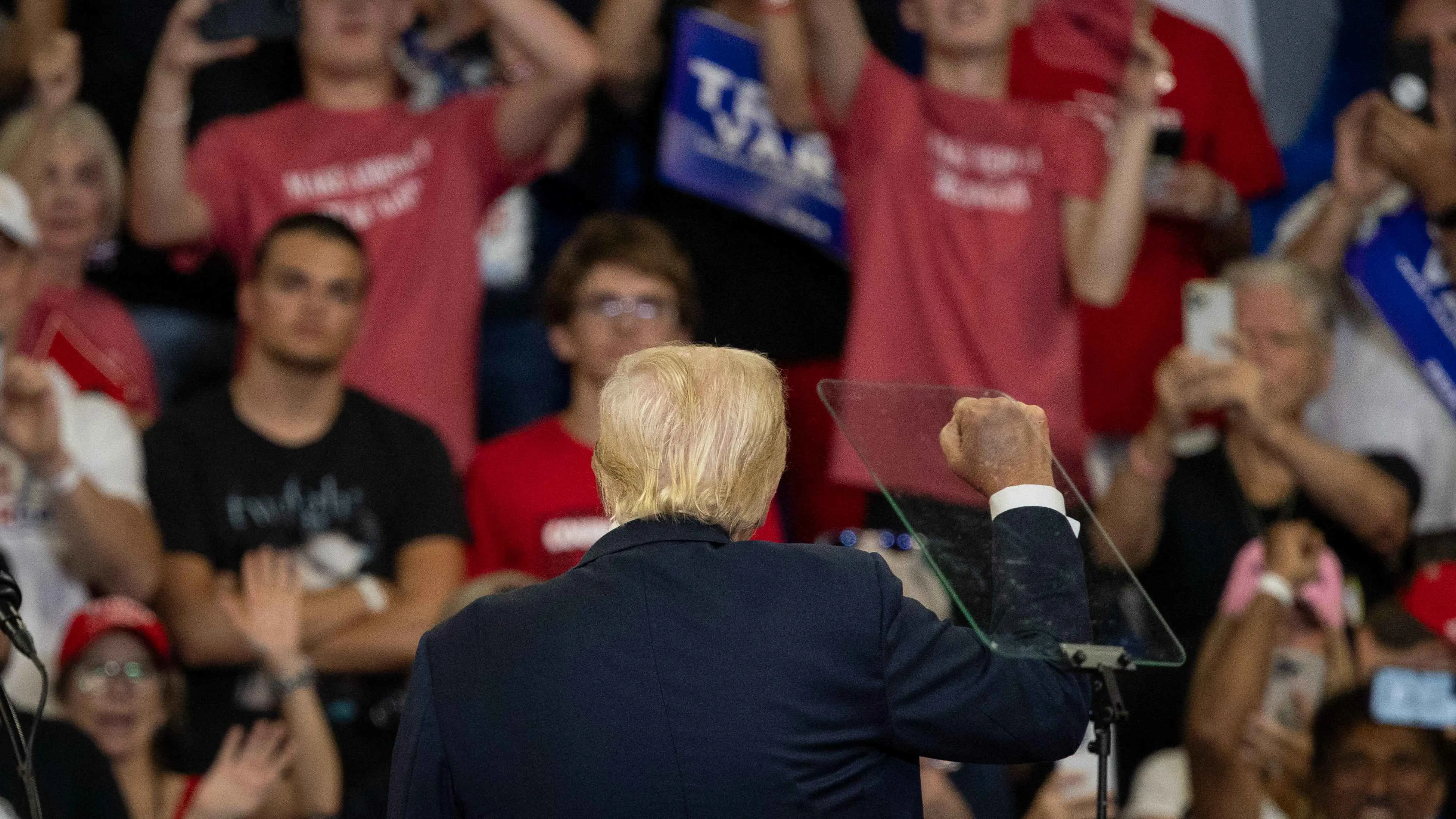 مع تقدم منافسته الديمقراطية .. ترامب يعقد مؤتمرا صحفيا