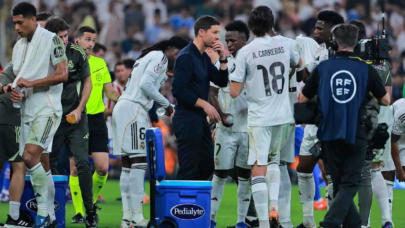 ليس فينيسيوس جونيور .. نجم ريال مدريد ينفعل على ألونسو بعد استبداله (فيديو)