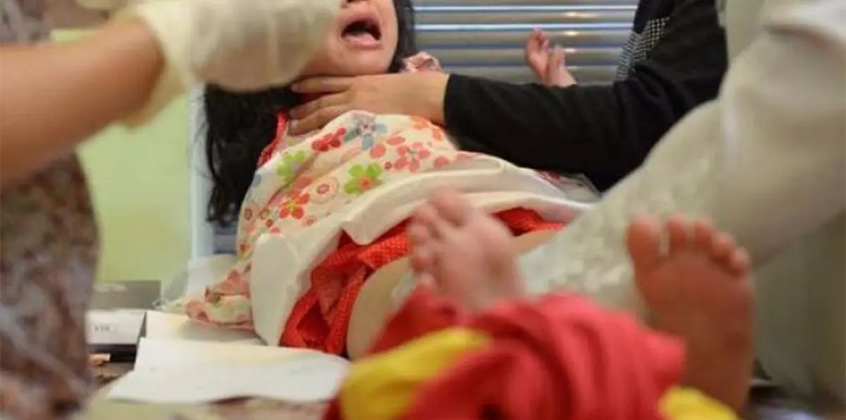 مصري يطالب بحبس زوجته بسبب ختان ابنتيه