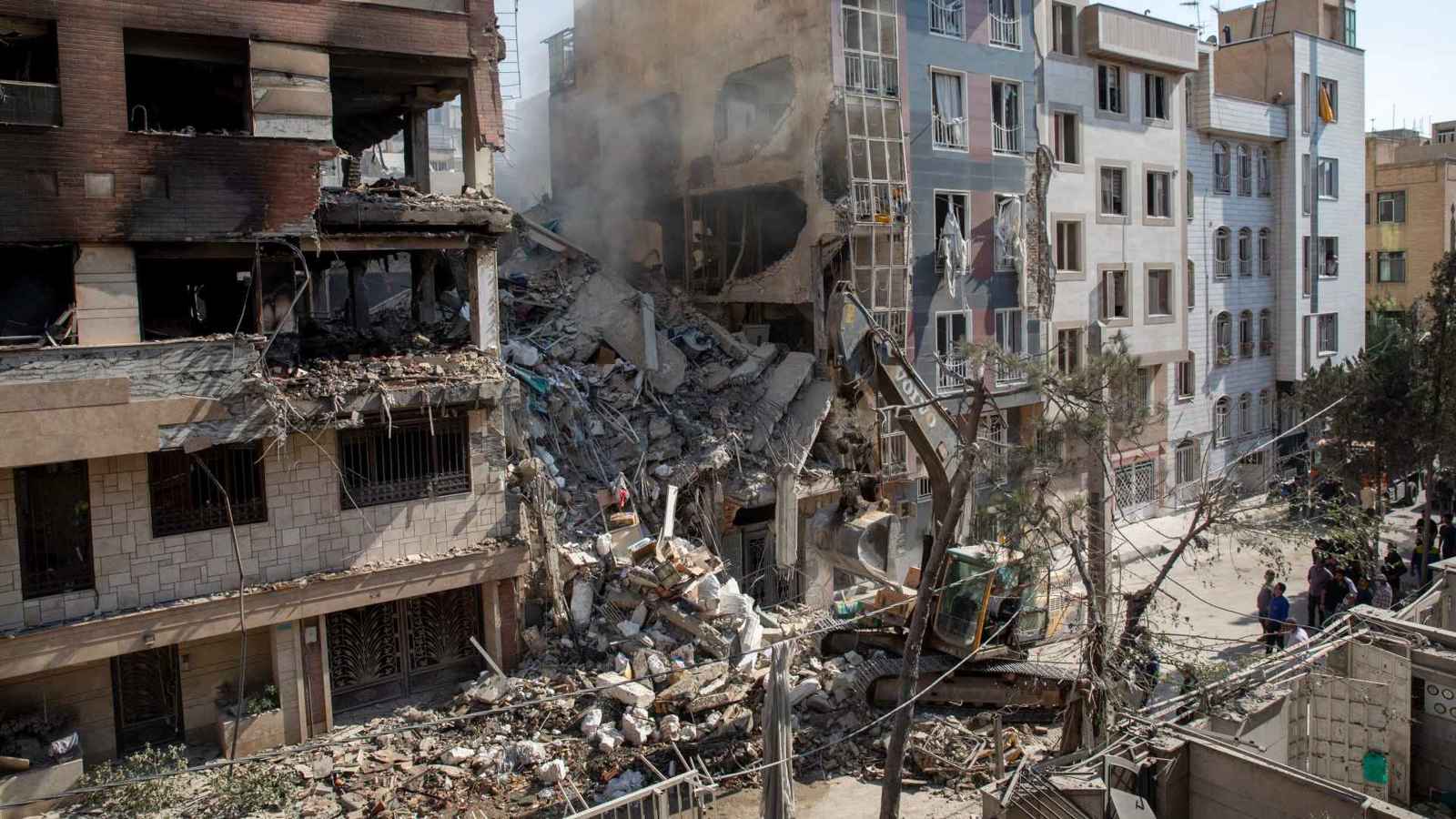 مقتل عالم نووي إيراني بارز وزوجته في منزلهما بأصفهان (صورة)