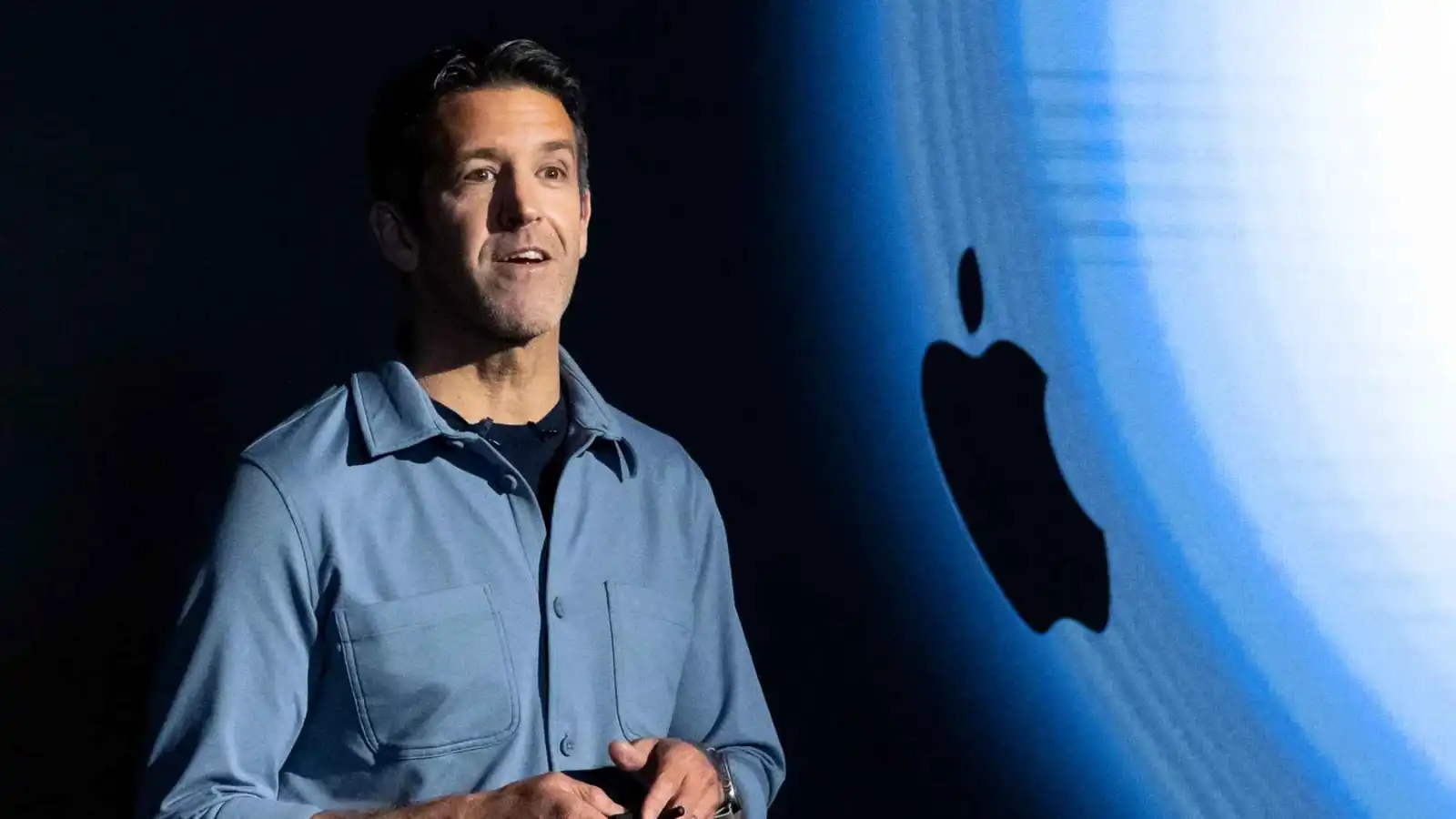 قائد "أبل" في مرحلة الـ"AI".. من هو جون تيرنوس خليفة تيم كوك؟