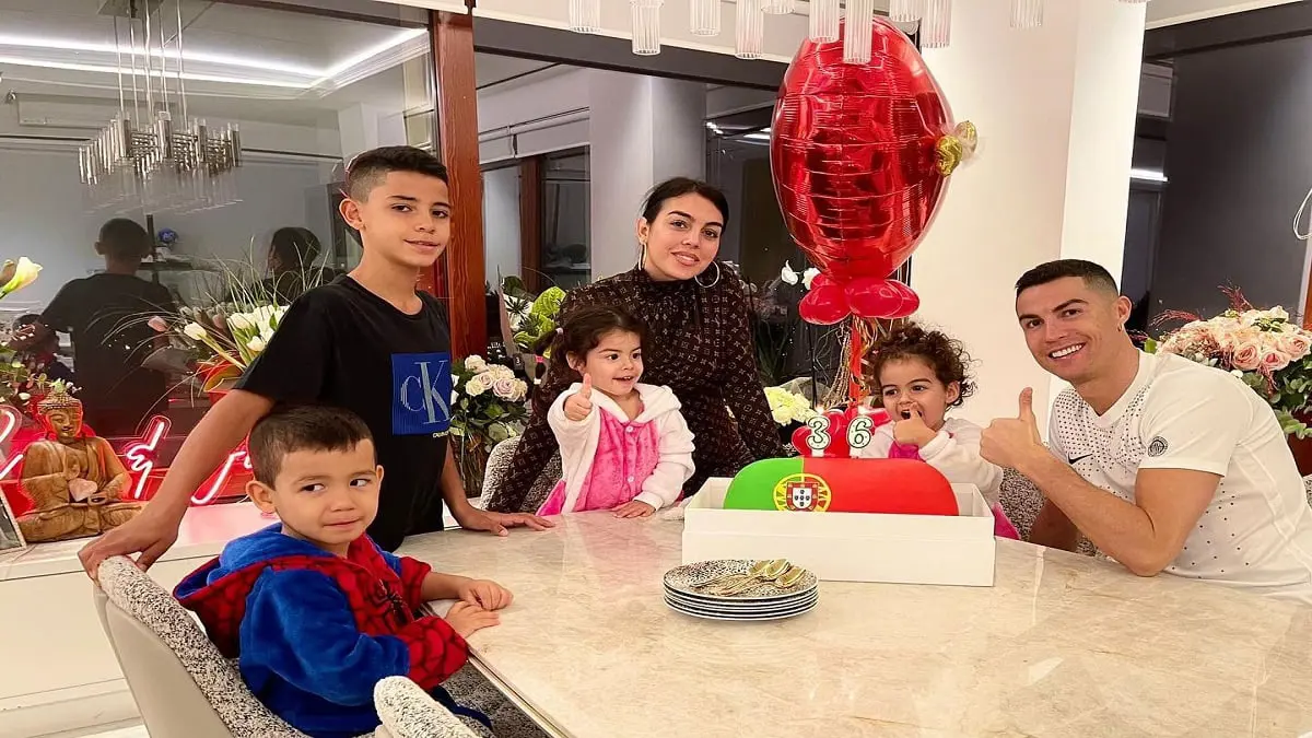 كريستيانو رونالدو في عيد ميلاده الـ36 والـ20 كلاعب: للأسف لا يمكن أن أعدكم بـ20 عامًا أخرى‎