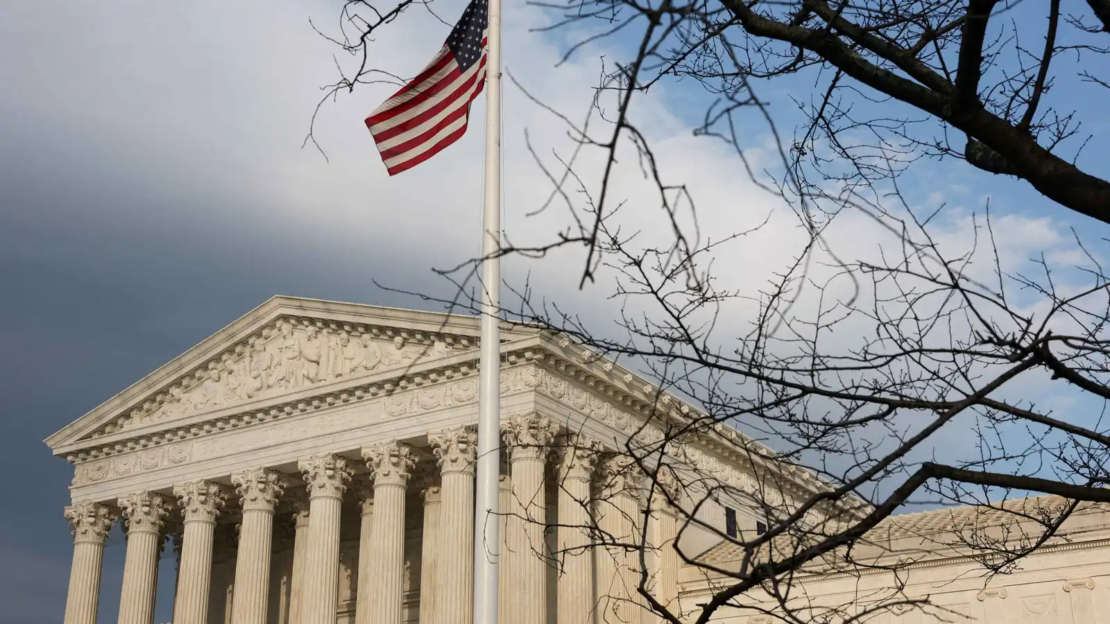 إدارة ترامب تطالب المحكمة العليا بإنهاء الحماية المؤقتة للسوريين