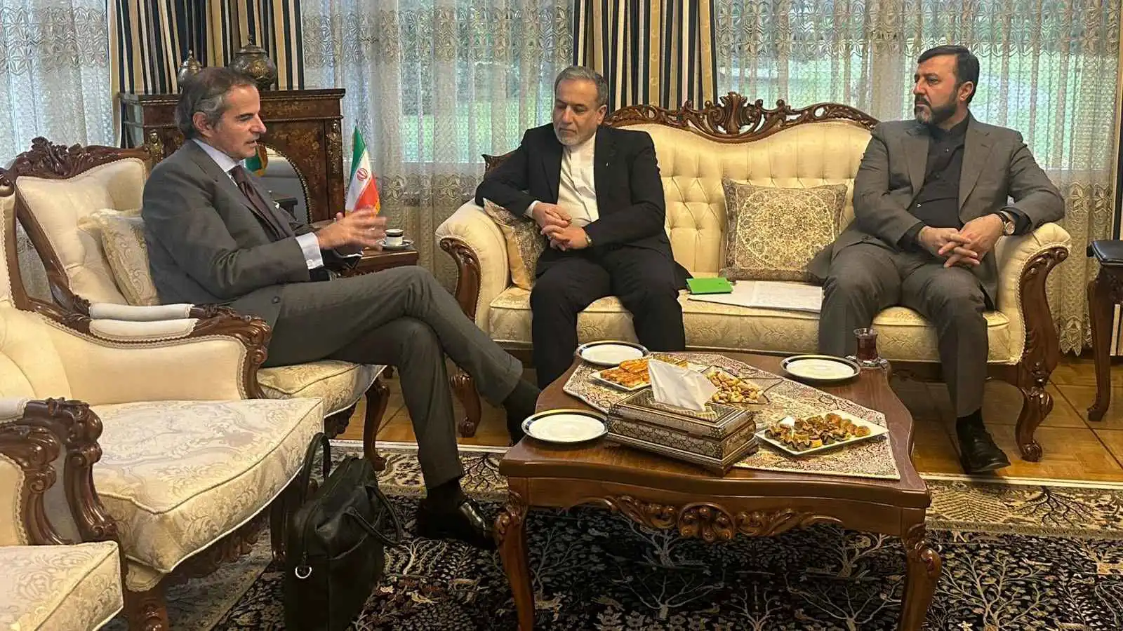 غروسي بعد لقائه عراقجي: أجرينا محادثات فنية معمقة‎ (فيديو)