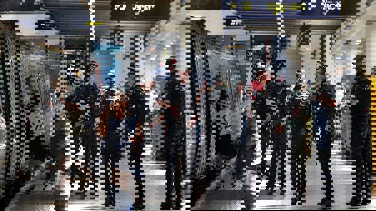 الشرطة البريطانية: استهداف السكك الحديدية له صلة بالخروج من الاتحاد الأوروبي