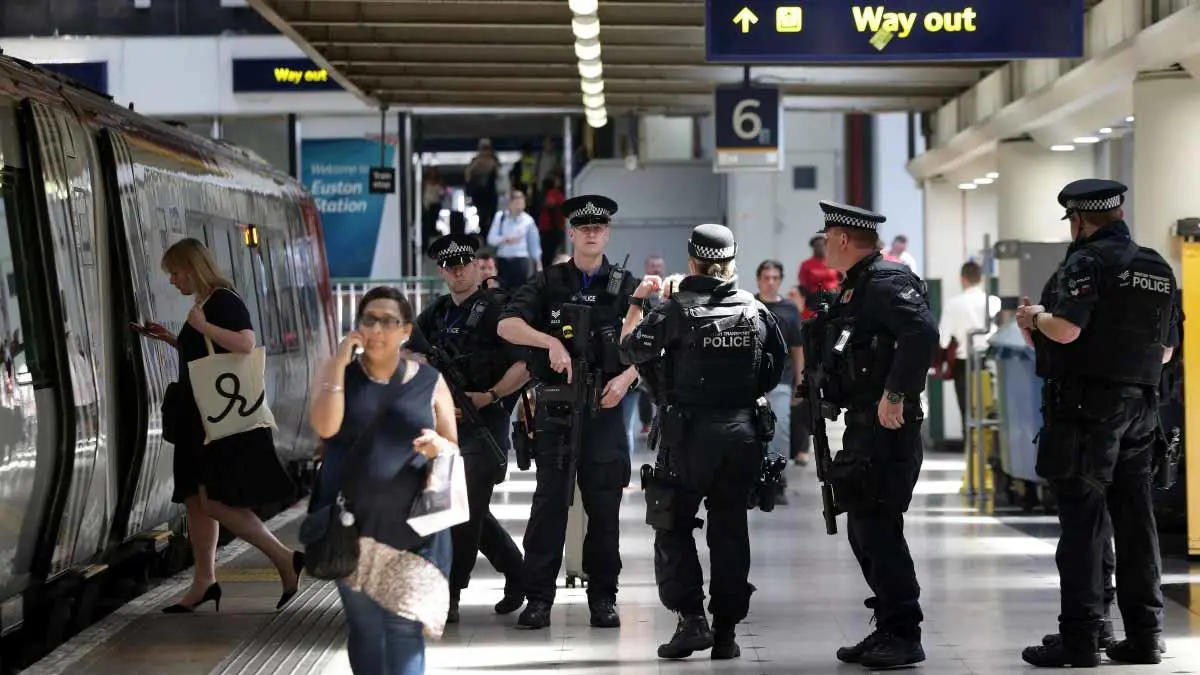 الشرطة البريطانية: استهداف السكك الحديدية له صلة بالخروج من الاتحاد الأوروبي
