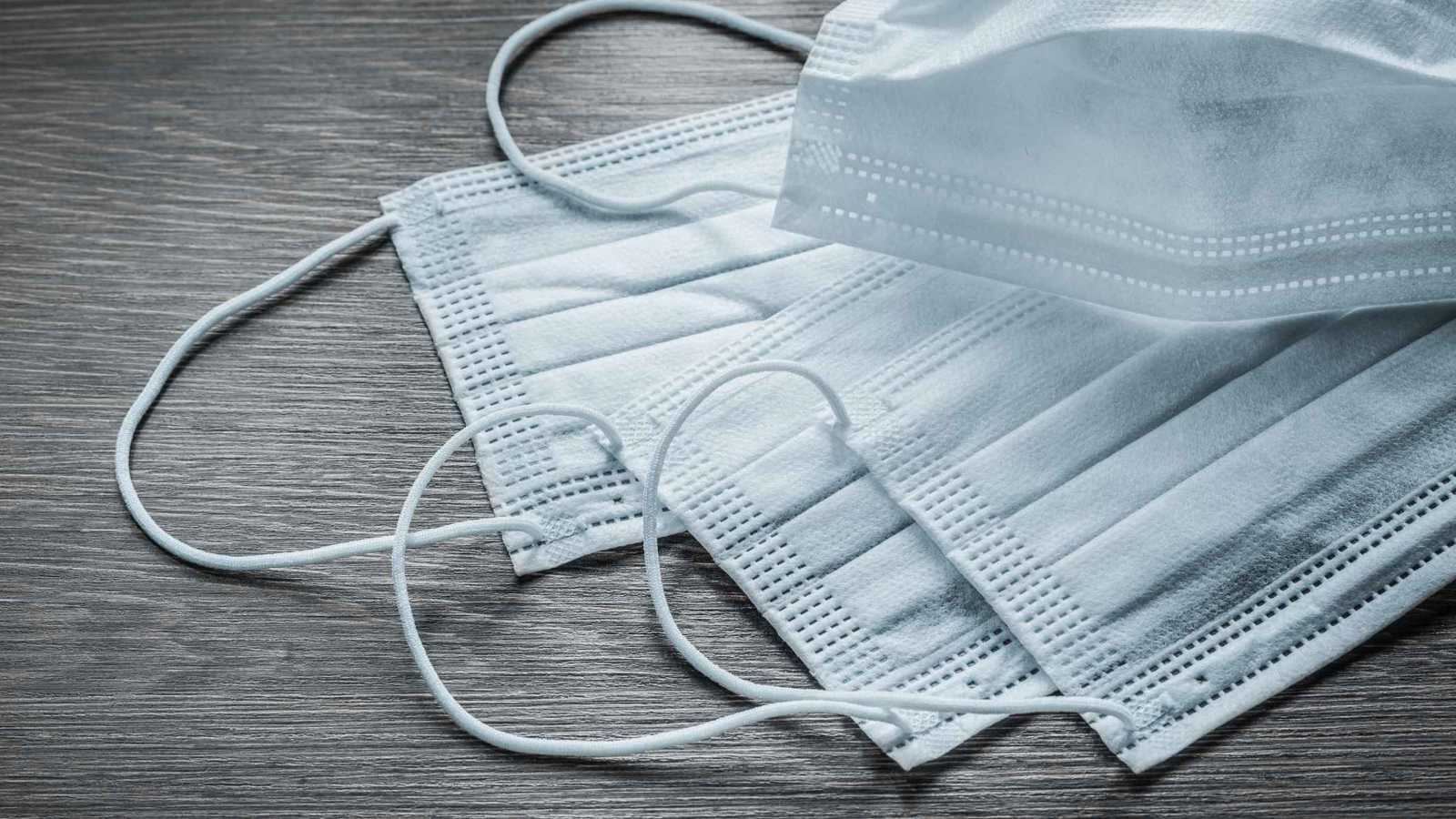 الأقنعة المهملة.. هل تصبح حلا لمشكلة البلاستيك؟