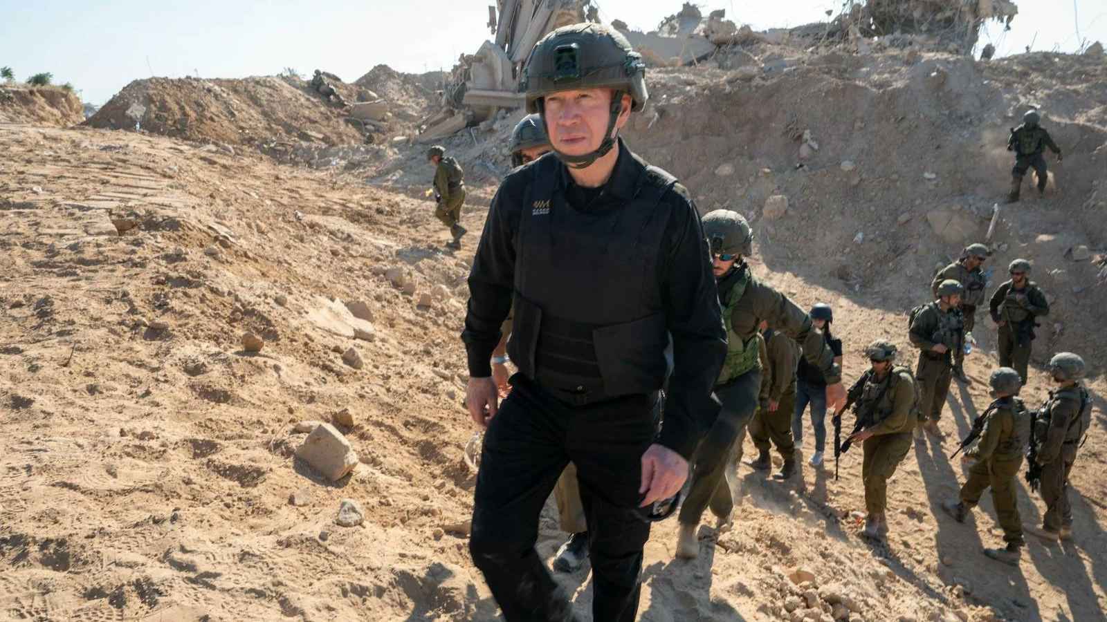 غالانت يفضح "كذبة" الجيش الإسرائيلي لعرقلة صفقة الرهائن في غزة