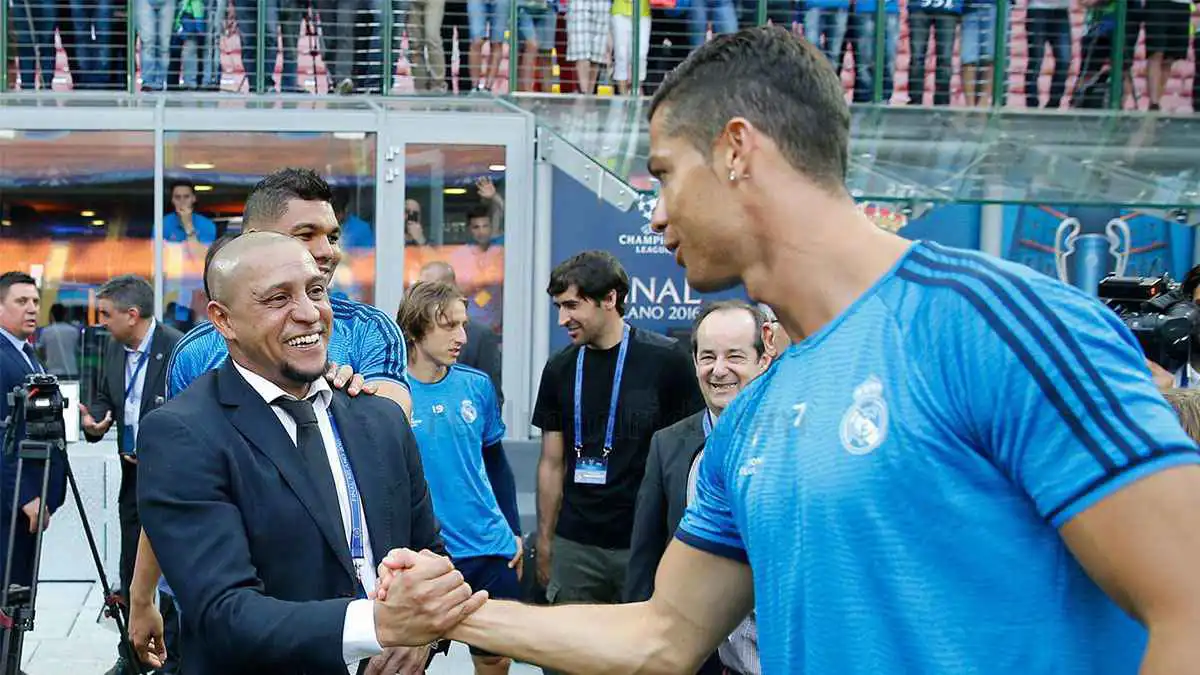 لا يجب أن يتوقف أبدًا.. روبيرتو كارلوس يوجه رسالة إلى كريستيانو رونالدو