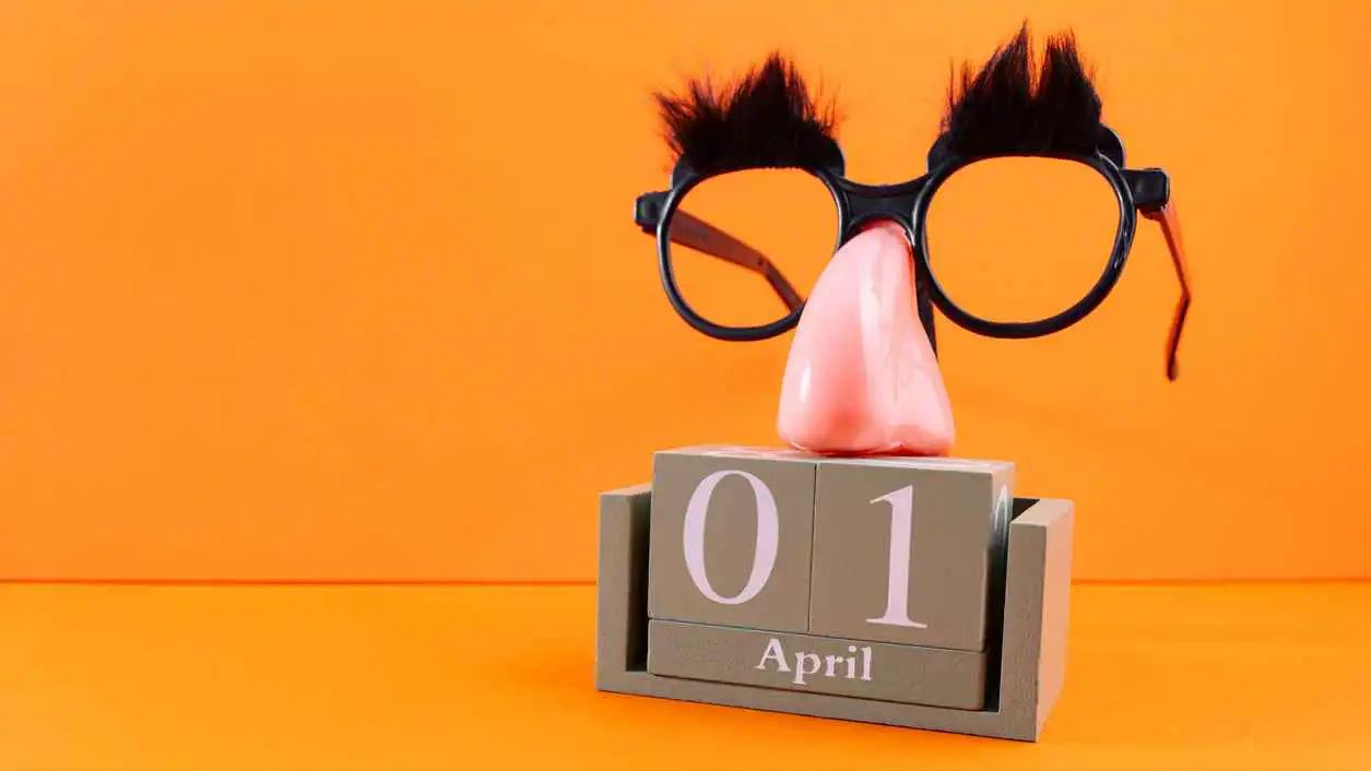 "كذبة نيسان".. تعرف على قصة يوم المزاح العالمي