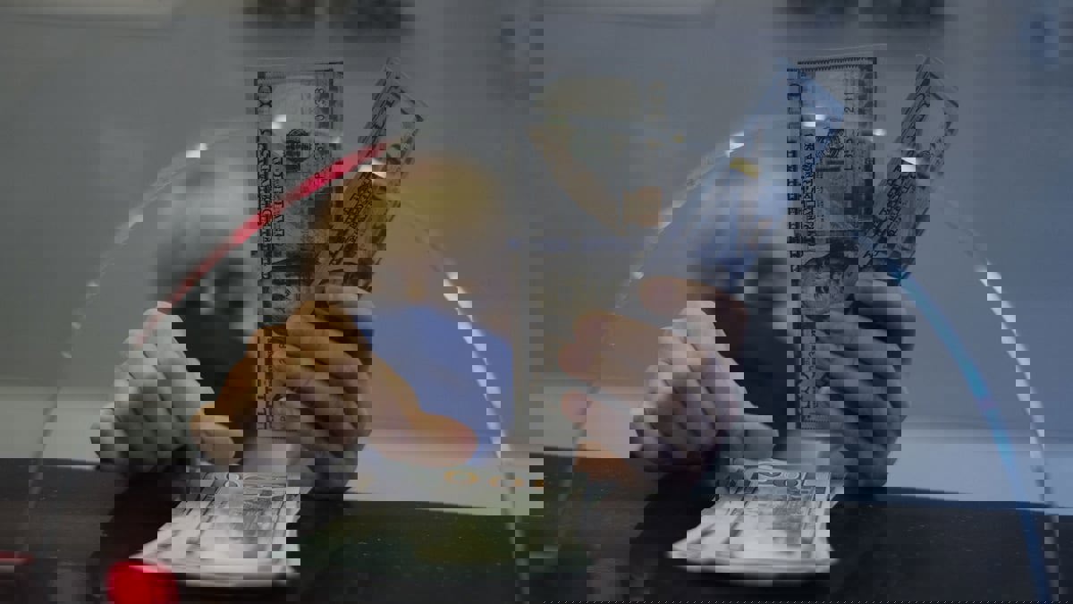 ارتفاع الدولار "ينشر الألم" في الدول الفقيرة.. وركود عالمي مرتقب