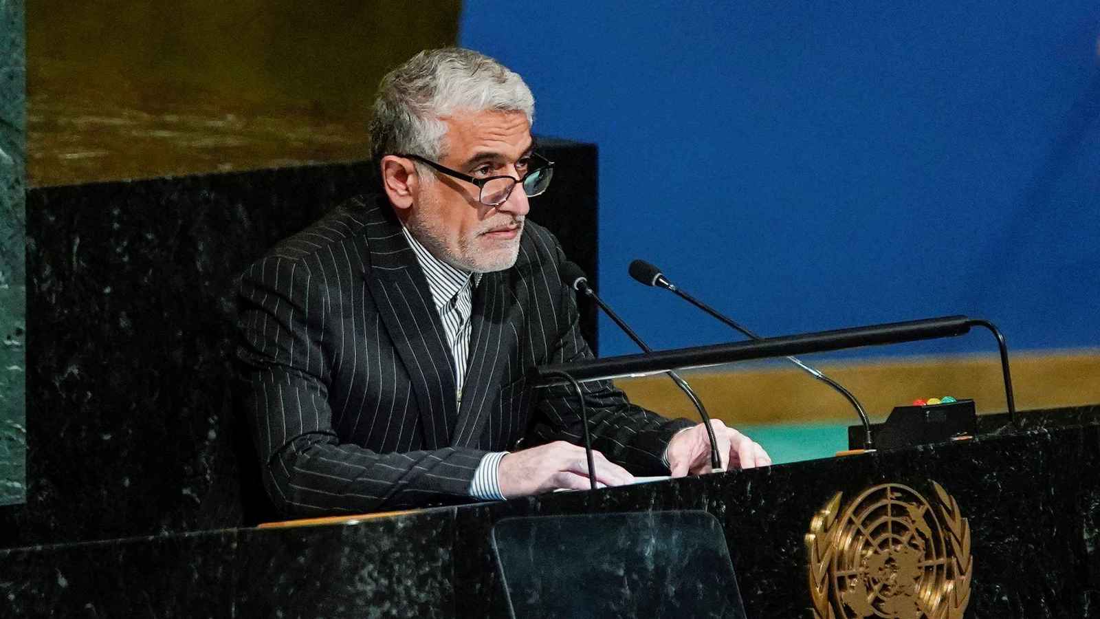 إيران: ملتزمون بحل تفاوضي ونرفض امتلاك السلاح النووي