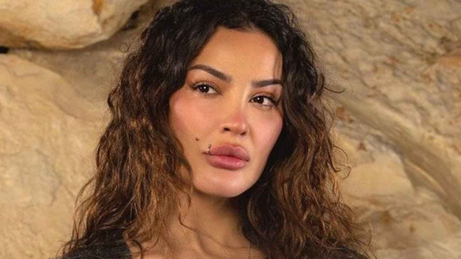 نادين نجيم تبكي بحرقة أمام متابعيها.. ما القصة؟