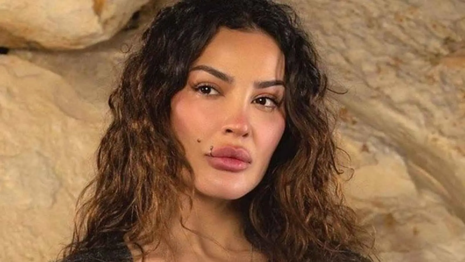 نادين نجيم تبكي بحرقة أمام متابعيها.. ما القصة؟