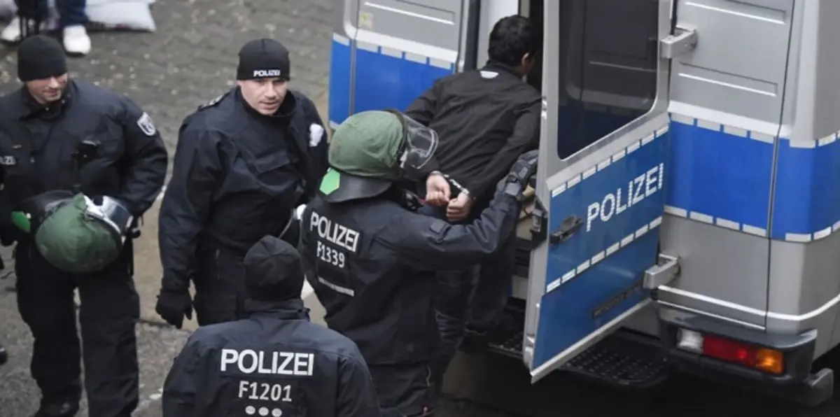 ألمانيا تعتقل مغربيًا للاشتباه في صلته بهجمات باريس 2015 