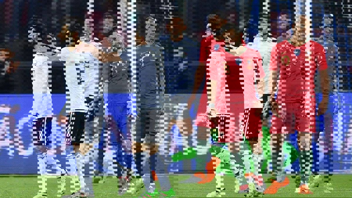 الكاف يعلن القوائم النهائية لجوائز 2019.. تعرف على موقف محمد صلاح وطارق حامد