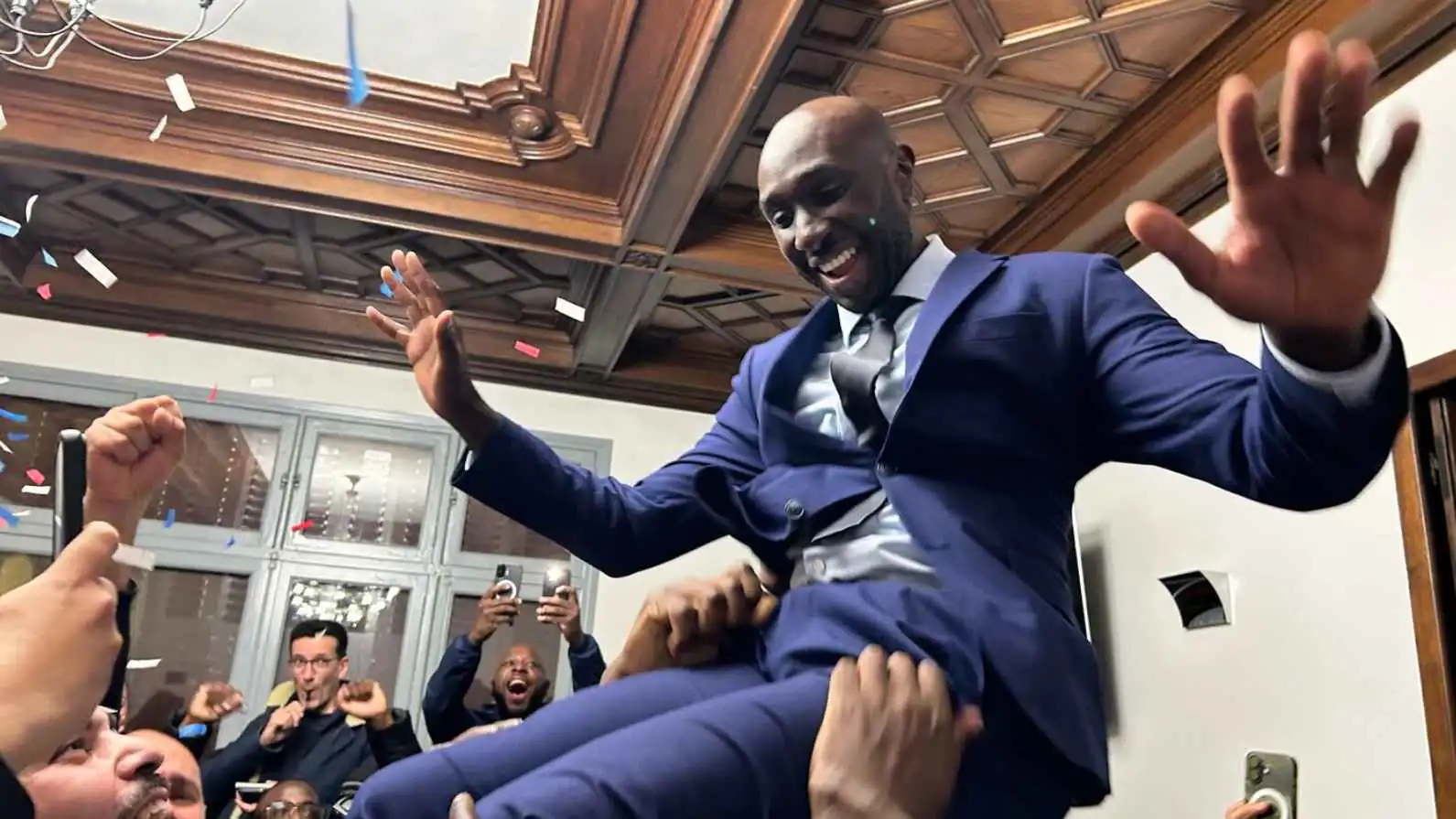 "لوفيغارو": الإخوان المسلمون وراء فوز عمدة سارسيل الفرنسية