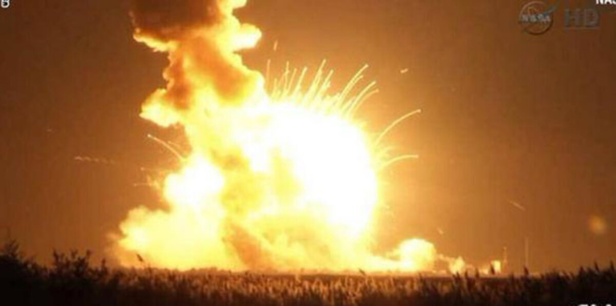 انفجار صاروخ للاكتشافات الفضائية بعد إطلاقه من فلوريدا